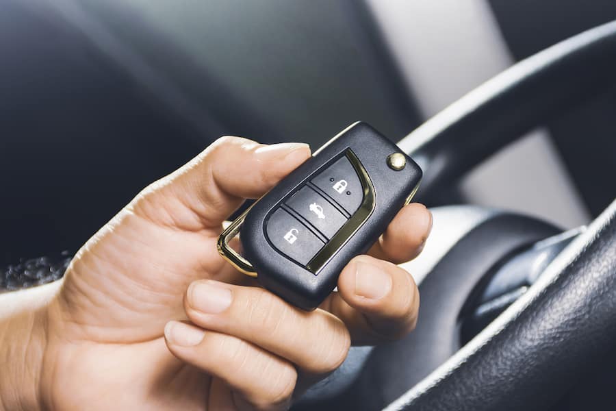 Popravka ključeva za automobile i zamjena oklopa i baterija